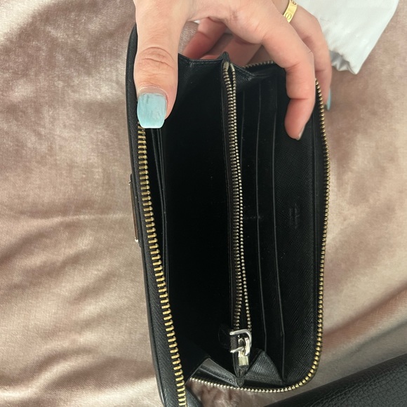 Prada Wallet - Picture 2 of 3